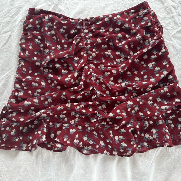 Super flirty mini skirt. Flattering ruching in back and on side. - Picture 2 of 2